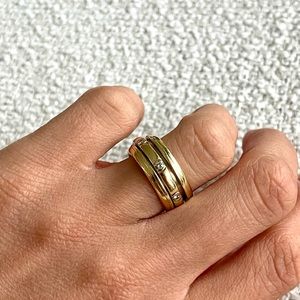 Piaget 18K gold movable ring with 7 lucky diamonds